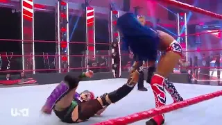 Asuka vs Sasha Banks - Raw Women's Championship Match 2/2