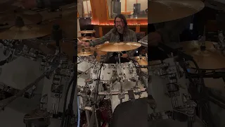 Dave Grohl playing “Scentless Apprentice” on Charlie Benante’s drum set