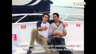 Dylan O'Brien and Tyler Hoechlin Get Freaky On Boat via @teenwolfbr [LEGENDADO]