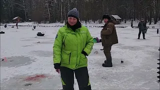 Чтобы быть с уловом, не обязательно ходить на запуск. Клёвое место, Лосиный остров, верхний водоём.