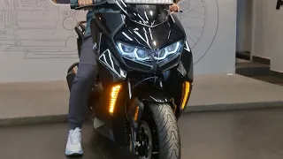 Walking around the 2023 BMW C 400 GT TRIPLE BLACK