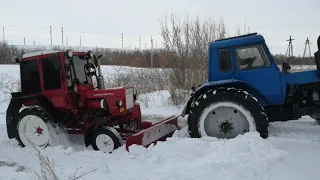 Трактор Т-25 VS МТЗ-80. Заруба по снегу!