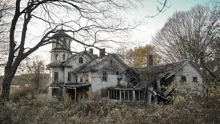 We Explored an Abandoned Horror Movie House!