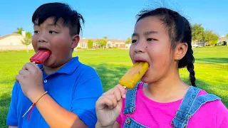 Alex y Jannie Juegan Un Día En El Parque y Aprenden a Hacer Paletas de Frutas y Verduras