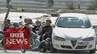 Tunis shooting: Latest video shows tourists running from museum - BBC News