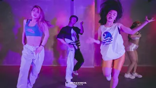 Choreography 2NE1 Remix   Mood Dok (mirror)