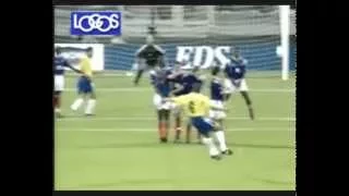 Потрясающий гол в футболе Роберто Карлоса