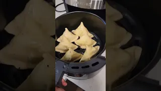 Trying samosa in air fryer 🤩#shorts #trendingshorts #youtubeshorts