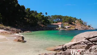 The Perfect Paradise Beach Scene in Blue Water & Waves / https://youtu.be/M7eGVpsbrS4