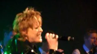 Walking on Sunshine - Katrina Leskanich in Sweden