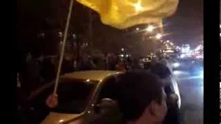 Митинг против Путина в Донецке, автомобили сигналят