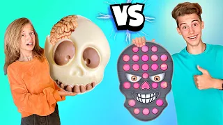 POP IT vs DULCES de Halloween /Mika Sofi RETO DE COMIDA halloween 2021