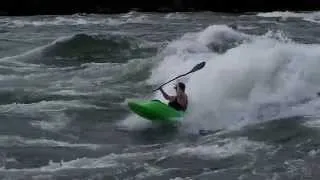 Easy living Uganda - big wave freestyle kayaking on the White Nile