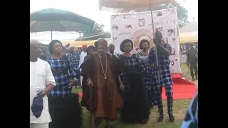 See Alaafin of Oyo and his other wives Majestic entrance as he joins his birthday Queen.