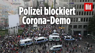 Polizei blockiert Corona-Demo in Berlin, weil Hygiene-Regeln nicht eingehalten werden