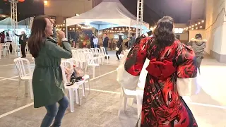 Pamela Yuri cantando Uê Wo Muitê Arukou ( 上を向いて歩こう ), no Plaza Sul Matsuri 2024