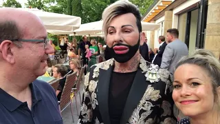 Glamourös: Harald Glööckler eröffnet sein Café Pompöös in Bad Dürkheim in der Pfalz