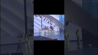 TWICE Dancing to Jeongyeon's Solo stage performance| TWICE 5TH World tour in Singapore Day 2