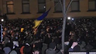 Штурм Офиса президента Украины сторонниками Стерненко. Страшные кадры 18+. #Стерненко