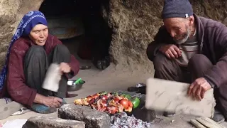Love Life of an Old Couple in a Cave | Cooking Traditional Food | Afghanistan daily Village life.