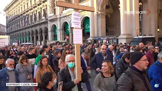 No Green Pass a Milano: fiume umano piazza Duomo