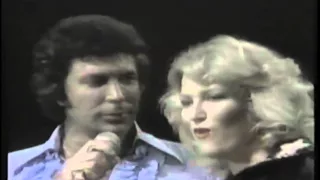 Tom Jones & Tanya Tucker - Help Me Make It Through the Night