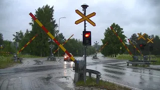 Spoorwegovergang Kajaani (FIN) // Railroad crossing // Tasoristeys