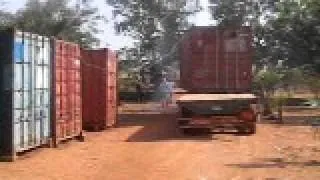 Missione di Buba scarico container 2006.AVI