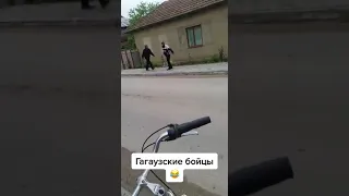 прикол уличный бой двух алкашей