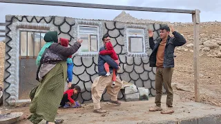 Sheltering Rasool, Sugli and his grandchildren in the grandmother's house in the extreme cold