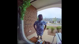 Kid Gets Caught While Trying to Steal Package from Front Door - 1245151