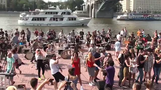 400 musicians flashmob - RocknMob