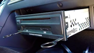 Removing CD-changer / headunit / SD drive in Audi, VW, Seat, Skoda