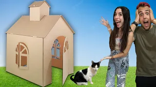 HACEMOS UNA MANSIÓN GIGANTE DE CARTÓN PARA LOS GATOS CON LYNA!