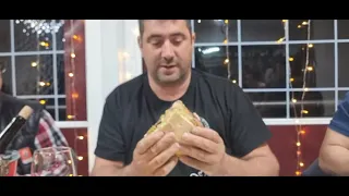 Autóctonos mirar que  hamburguesa.Dos kilos de carne.