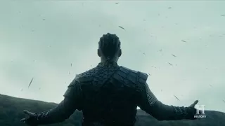 VIKINGS ;- badass ivar faces a rain of arrows and is not hit