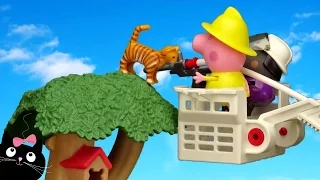 Peppa Pig Bombera Rescata a Gatita en la Casa del Árbol - Vídeos de Juguetes Peppa Pig en Español