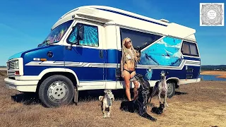 Vanlife se 6 psy - Nadine žije 3 roky v mobilním domě