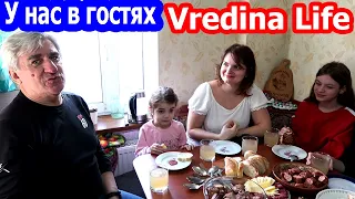 VLOG // Vredina Life у нас в гостях // Дарим и получаем подарки // Злата готовится в президенты //