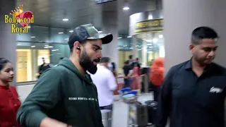 Virat Kohli Spotted  & Surprised By Anushka At Airport