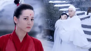 Fengjiu was injured, but the Emperor left with the scheming woman in his arms!