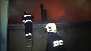 Пустомити: вогнеборці ліквідували пожежу в магазині