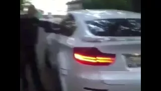 ДПС ломает стекло x6 BMW броня