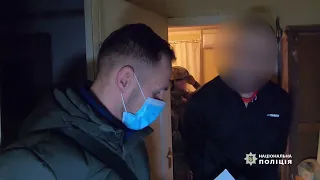 В Одесі правоохоронці затримали чоловіка за підозрою у збуті наркотичних засобів та психотропів