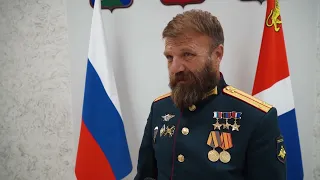 Олег Кожемяко вручил знаки особого отличия «Герой Приморья» участникам боя танка «Алеша»