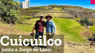 Zona arqueológica de Cuicuilco junto @JorgeDeLeonMx y volcán Xitle en Ciudad de México