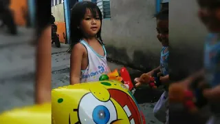 Iya,play with the SPONGEBOB balloon