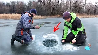 РЫБАЛКА в ПРОРУБИ на БАЛАНСИР!!! ЛОВЛЯ на МОРМЫШКУ и БЛЕСНУ ОКУНЯ