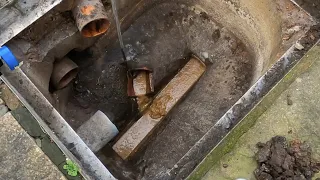 Blocked Manhole Full of 💩 Super Satisfying