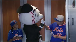 Chris Hemsworth Surprises Mets Fans